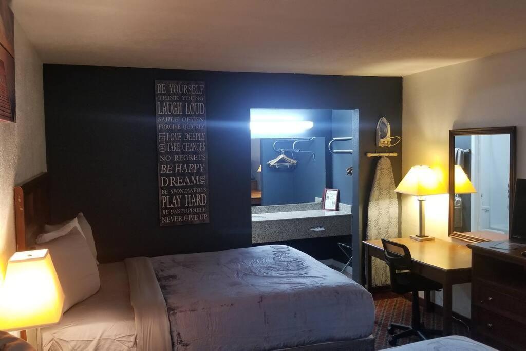 Hotel 2 Queen Beds Hotel Room 128 Booking Stillwater Eksteriør bilde